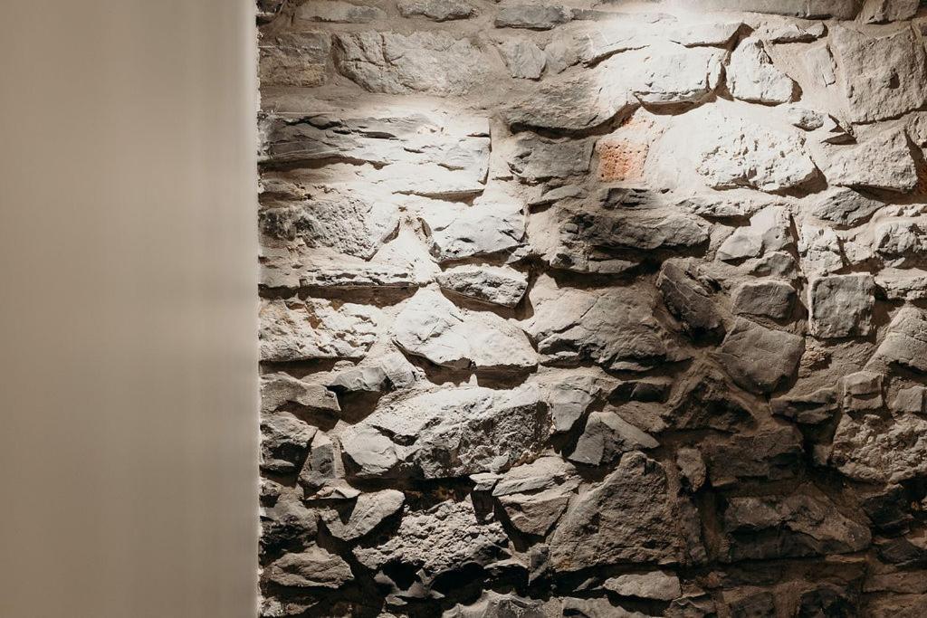 Tiny Stone Apartment Maredret Luaran gambar